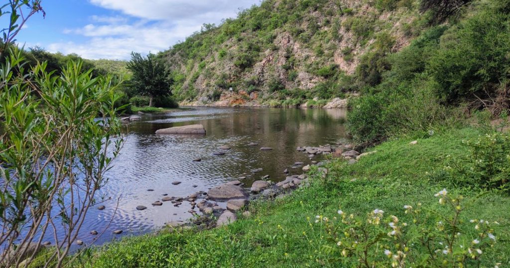La curva del rio quilpo en San Marcos Sierras